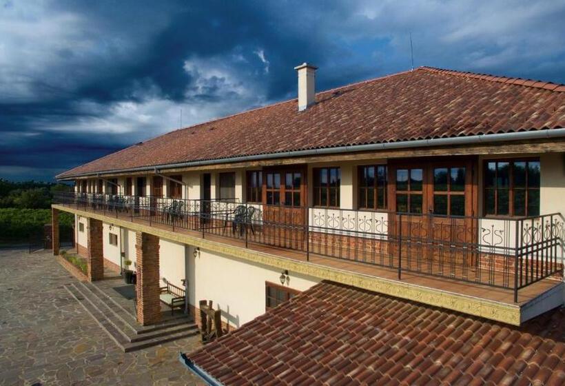 スタンダードルーム, Ebner Pince   Panzió