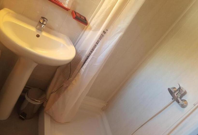 غرفة قياسية, De La Poste