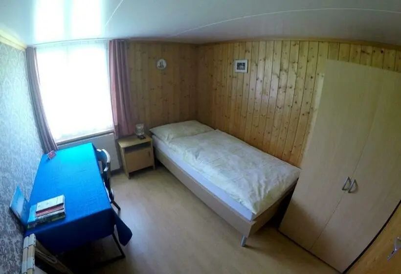 バスルーム共有のシングルスタンダード, Garni Traube B&b