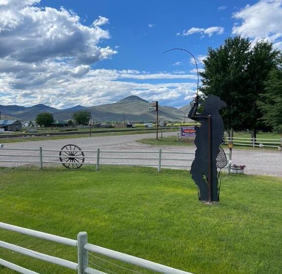 بنجلو قياسى, Sportsman Lodge Melrose Mt