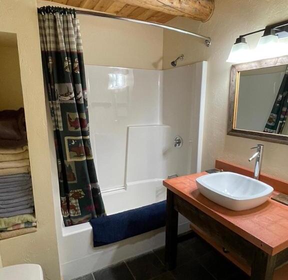 منزل غرفتين نوم, Sportsman Lodge Melrose Mt