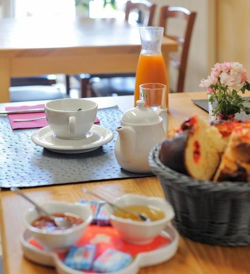 キングサイズベッドのスタンダードルーム, Chambres D'hôtes De L'auberge L'astrassadou