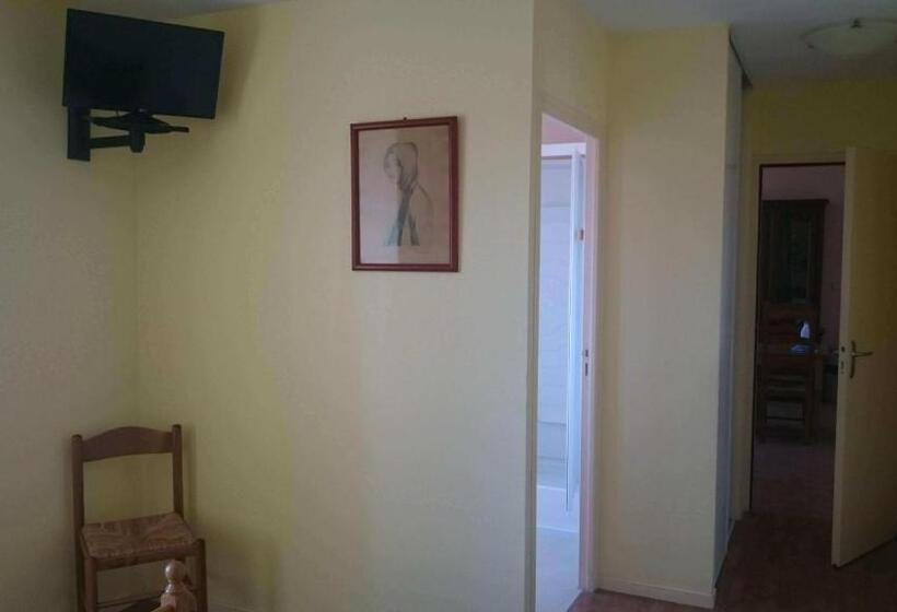 キングサイズベッドのスタンダードルーム, Chambres D'hôtes De L'auberge L'astrassadou