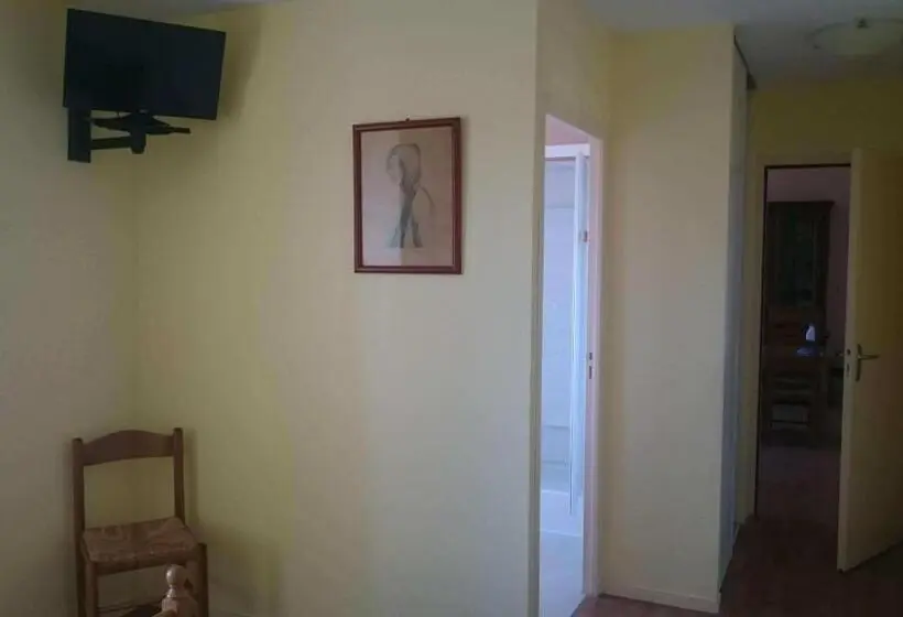 キングサイズベッドのスタンダードルーム, Chambres D'hôtes De L'auberge L'astrassadou
