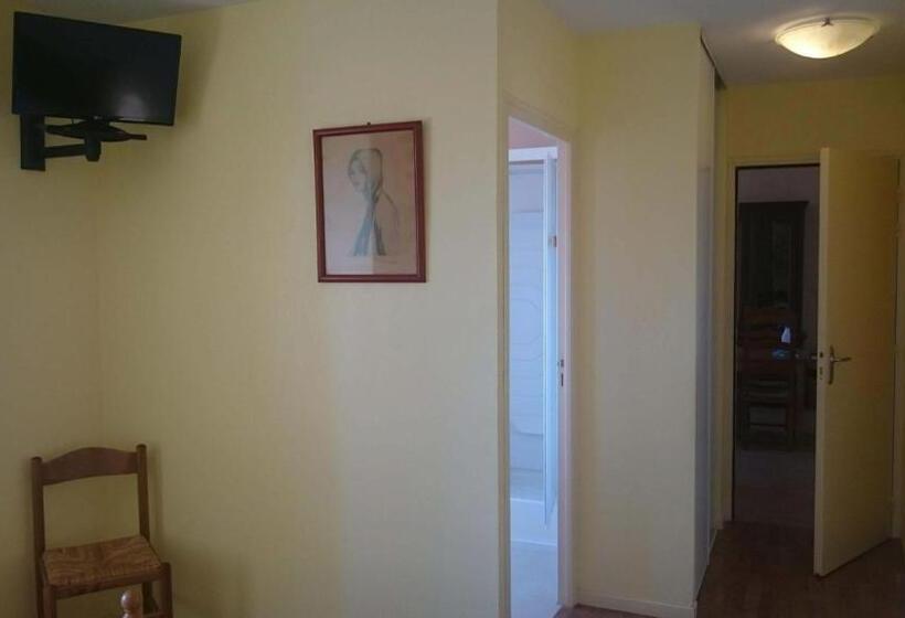 キングサイズベッドのスタンダードルーム, Chambres D'hôtes De L'auberge L'astrassadou