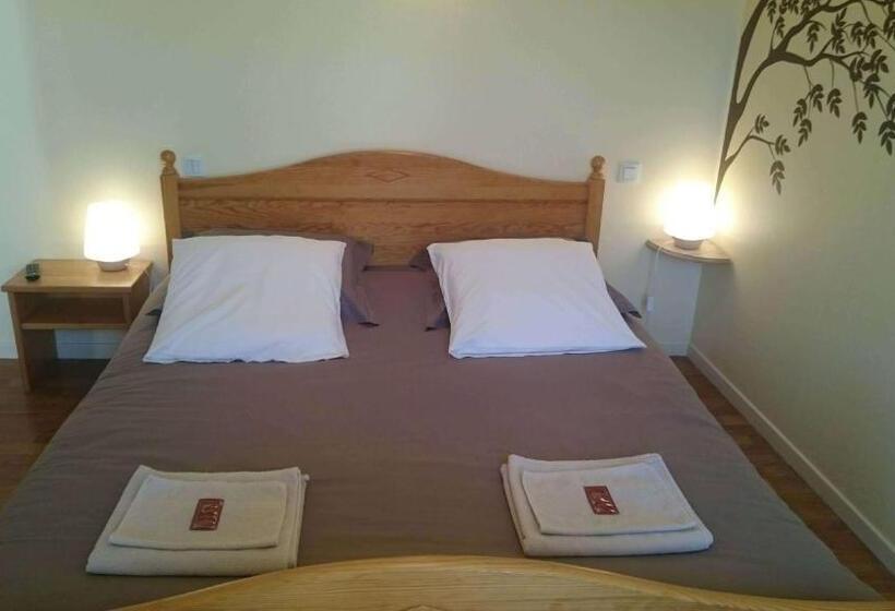 キングサイズベッドのスタンダードルーム, Chambres D'hôtes De L'auberge L'astrassadou