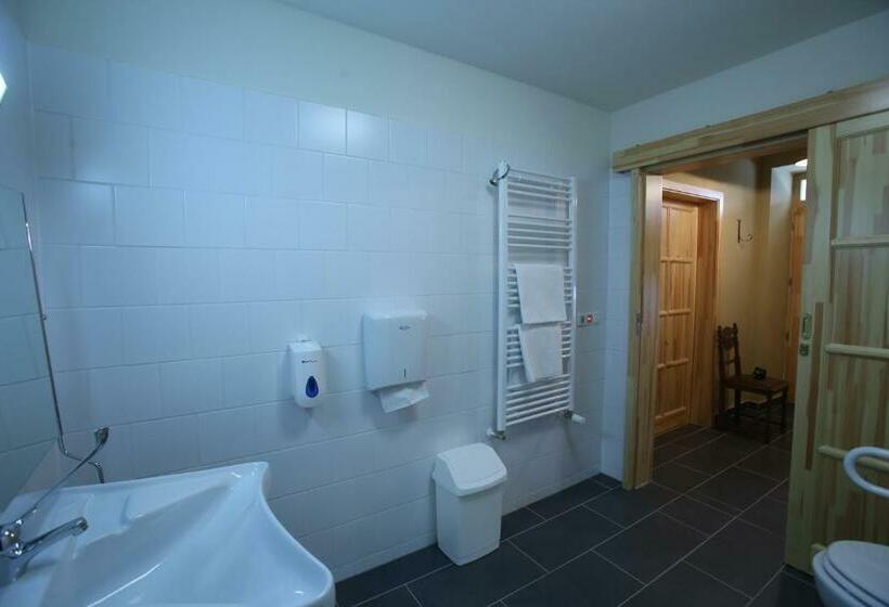 Студия Стандарт, Csodarabbik útja Fogadó