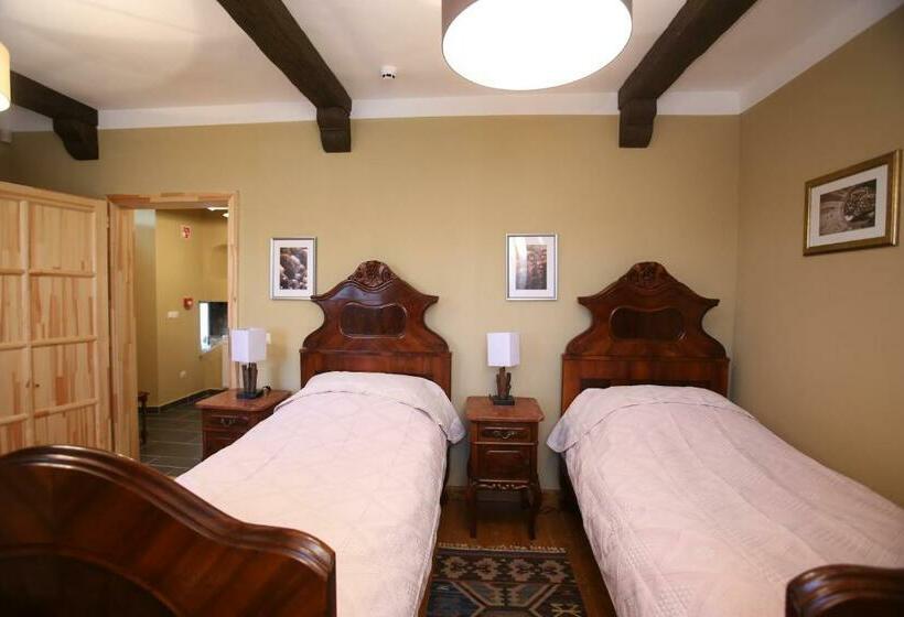 Студия Стандарт, Csodarabbik útja Fogadó