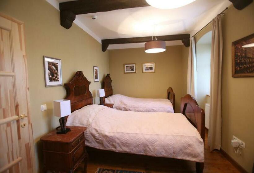 Студия Стандарт, Csodarabbik útja Fogadó