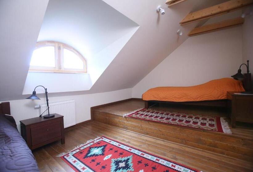 Номер Стандарт, Csodarabbik útja Fogadó