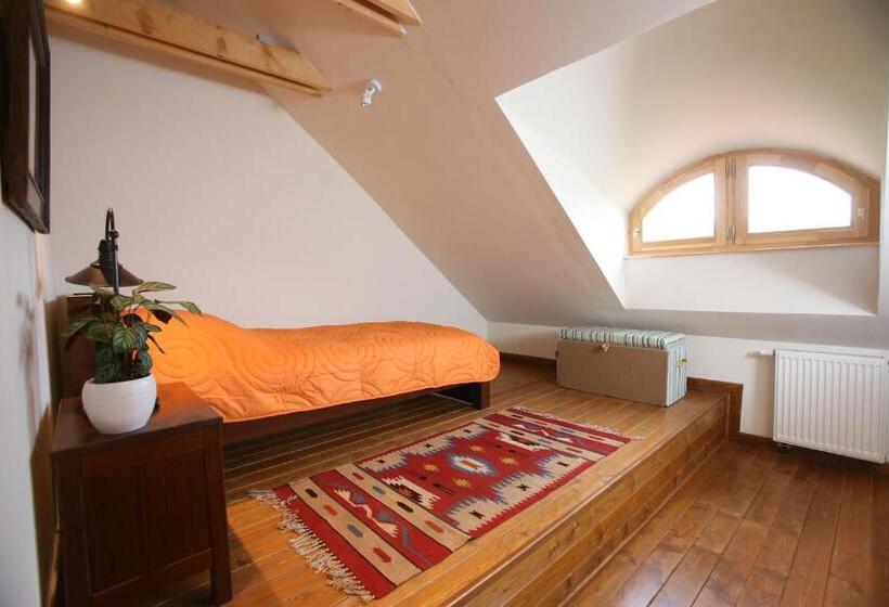 Номер Стандарт Индивидуальный, Csodarabbik útja Fogadó