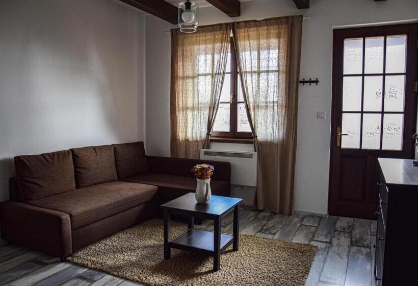 Pokój Rodzinny, Leveleki Vendégház   Egeres Tanya