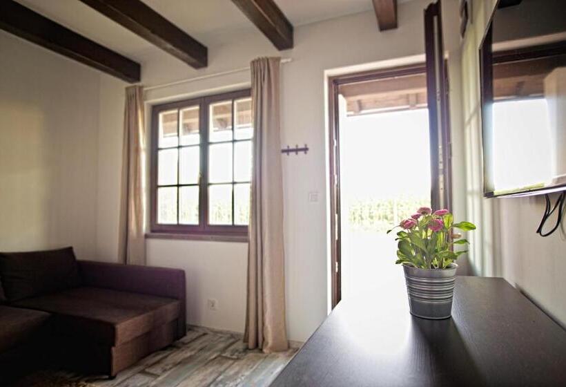 Pokój Rodzinny, Leveleki Vendégház   Egeres Tanya