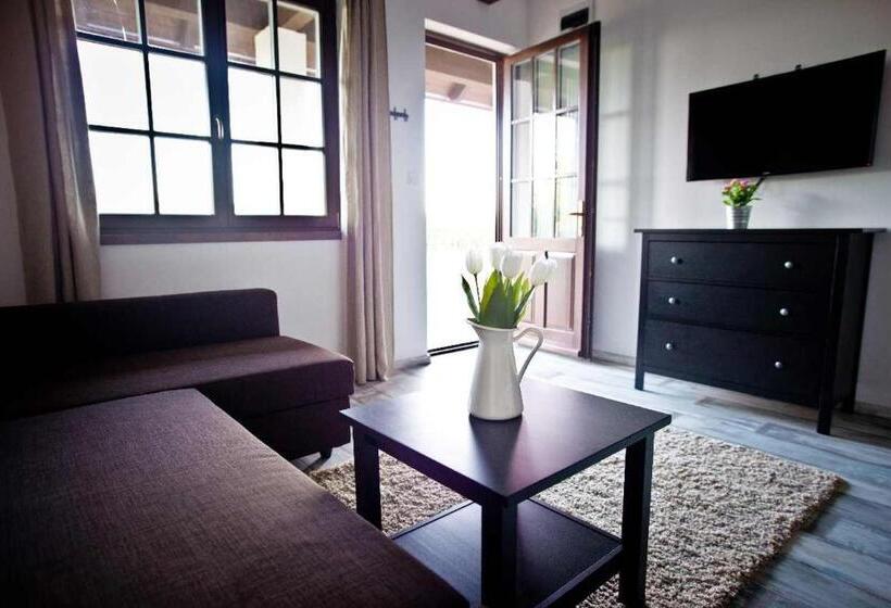 Pokój Rodzinny, Leveleki Vendégház   Egeres Tanya