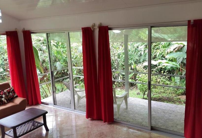 חדר דחוקס עם מיטת קינג, Tropical Paradise Bungalows