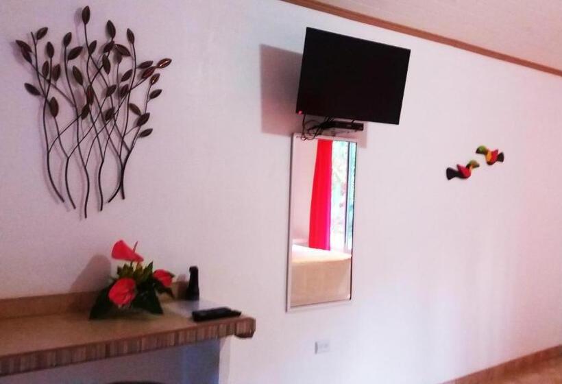 غرفة ديلوكس رباعية, Tropical Paradise Bungalows