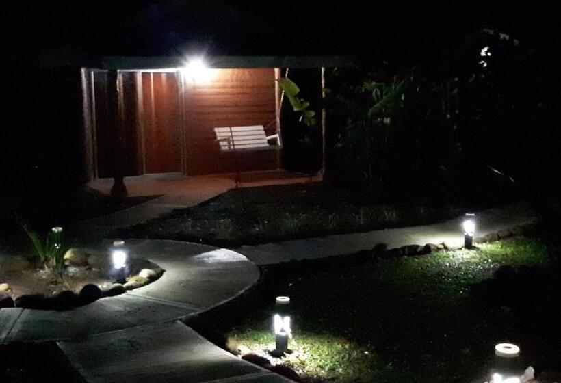 بنجلو قياسى, Tropical Paradise Bungalows