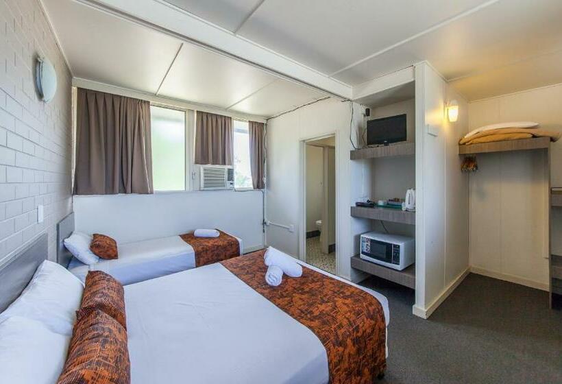 חדר סטנדרט לשלושה, The Australian Hotel Murgon