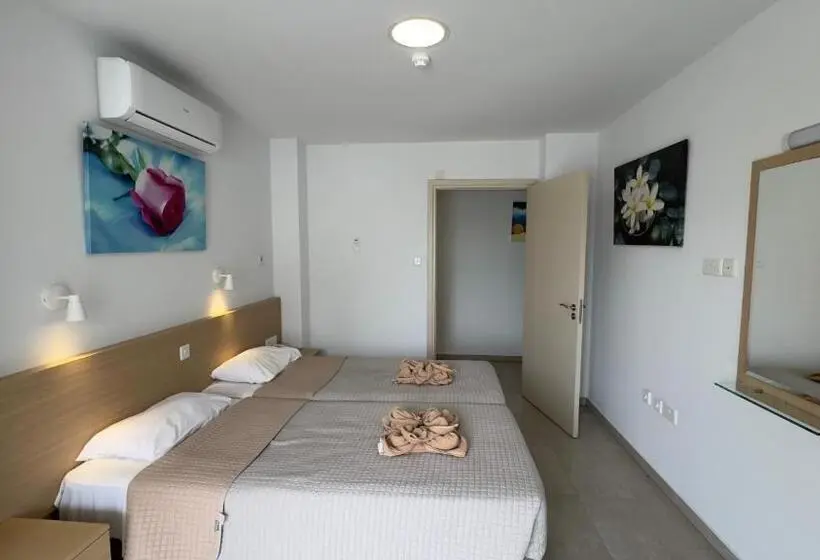 Huoneisto 3 Makuuhuonetta, Christabelle Hotel Apartments
