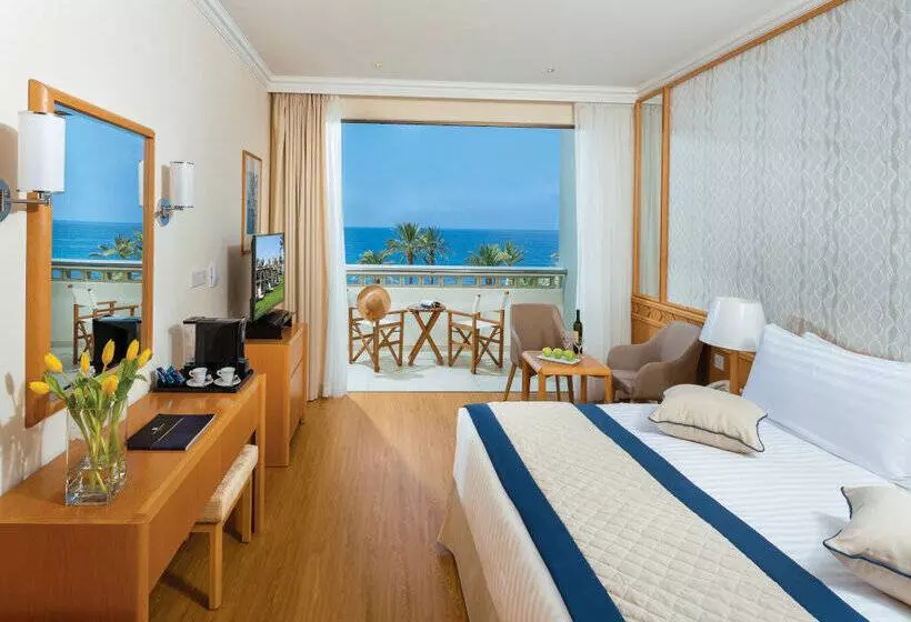 اتاق سوپریور با چشم‌انداز دریا, Constantinou Bros Athena Beach Hotel