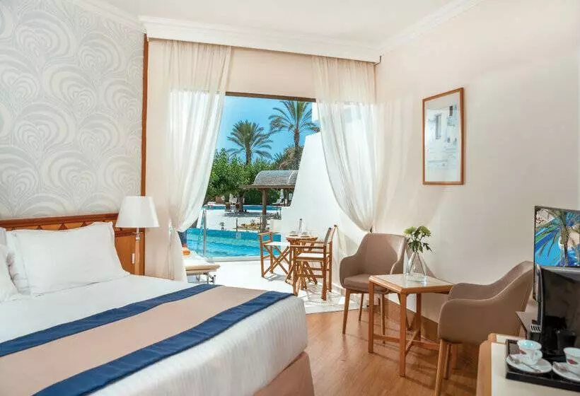 اتاق سوپریور با چشم‌انداز دریا, Constantinou Bros Athena Beach Hotel