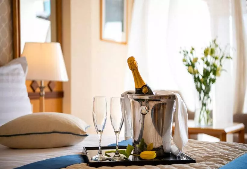 سوئیت مدیریتی 2 خوابه, Constantinou Bros Athena Beach Hotel