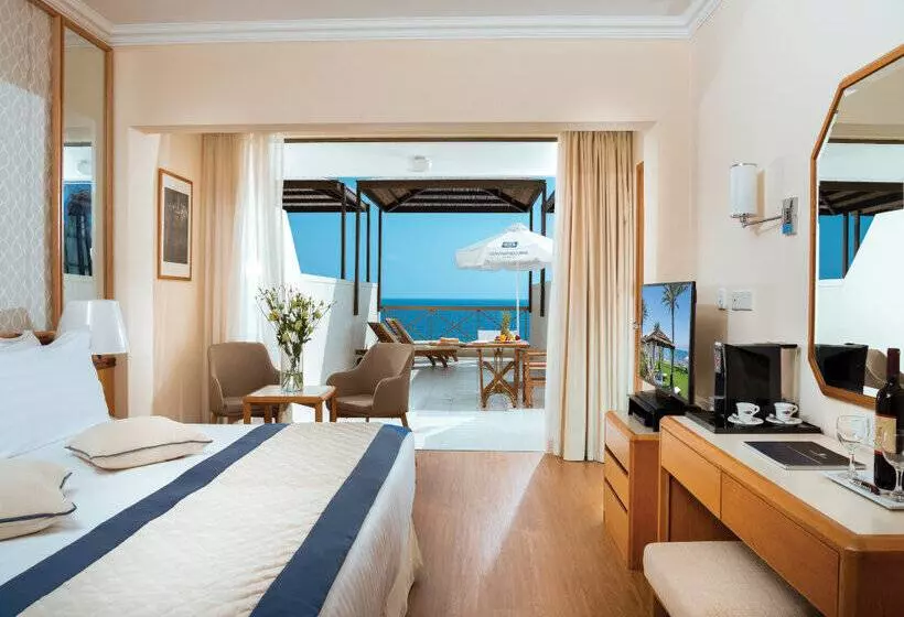 سوئیت مدیریتی 2 خوابه, Constantinou Bros Athena Beach Hotel