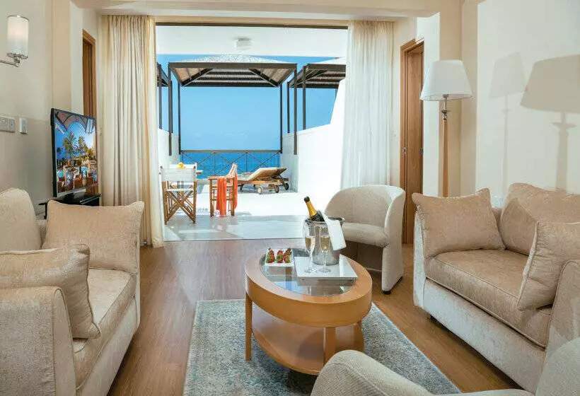سوئیت مدیریتی 2 خوابه, Constantinou Bros Athena Beach Hotel