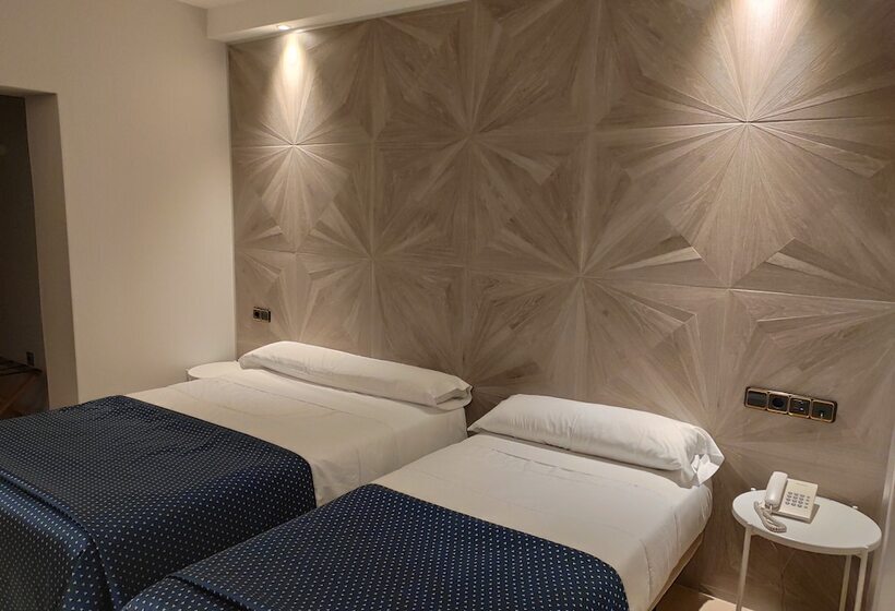 اتاق سوپریور, Ciudad De Navalcarnero