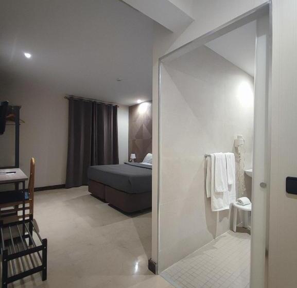 اتاق سوپریور یک تخته, Ciudad De Navalcarnero