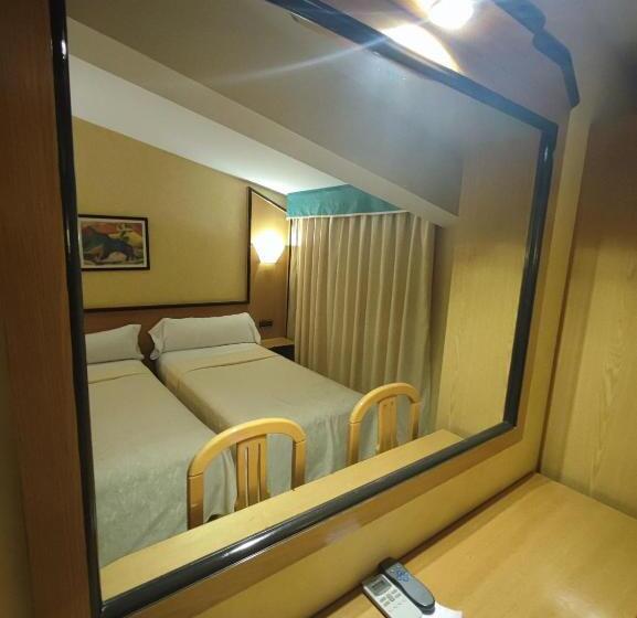 اتاق استاندارد, Ciudad De Navalcarnero