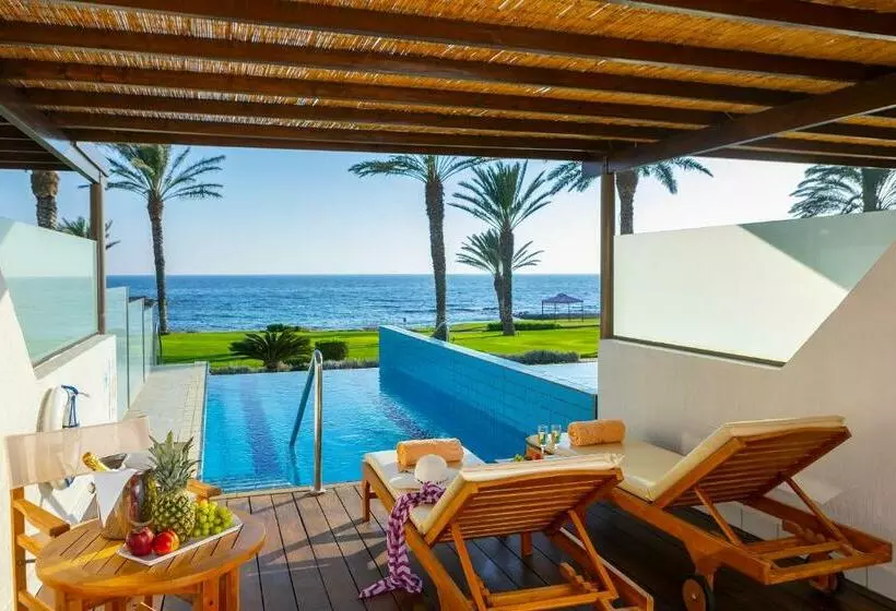 سوییت جونیور با چشم‌انداز دریا, Constantinou Bros Athena Beach Hotel