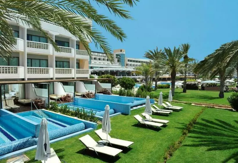 سوییت جونیور با چشم‌انداز دریا, Constantinou Bros Athena Beach Hotel