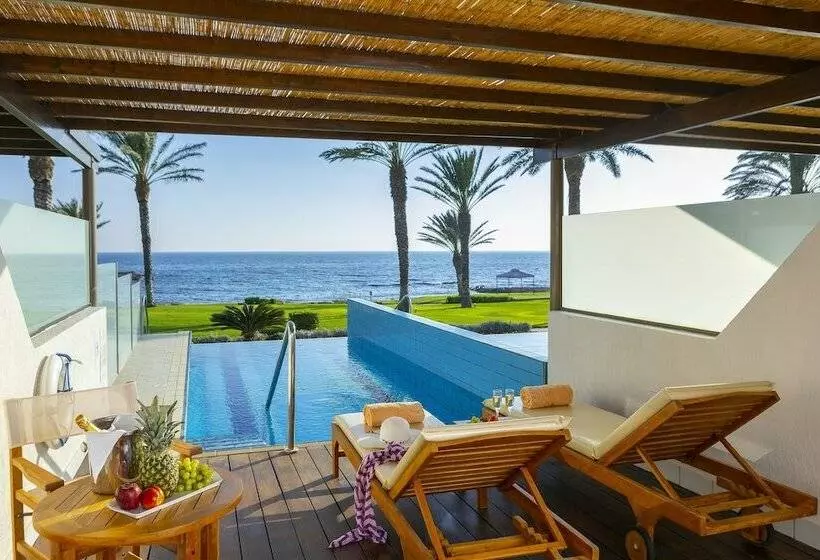 سوییت جونیور با چشم‌انداز دریا, Constantinou Bros Athena Beach Hotel