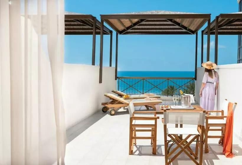 سوئیت اجرایی با چشم‌انداز دریا, Constantinou Bros Athena Beach Hotel