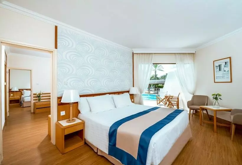 اتاق خانوادگی, Constantinou Bros Athena Beach Hotel