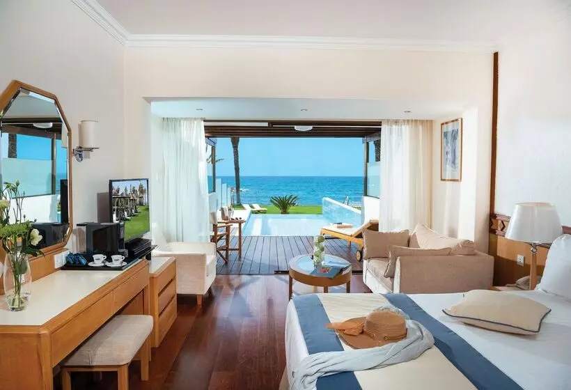 سوییت جونیور با چشم‌انداز دریا, Constantinou Bros Athena Beach Hotel