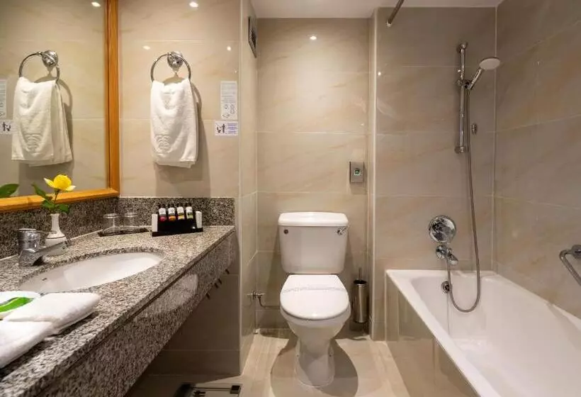 Superior swim-up room