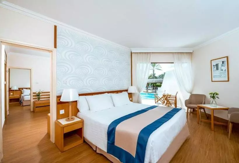 اتاق خانوادگی, Constantinou Bros Athena Beach Hotel