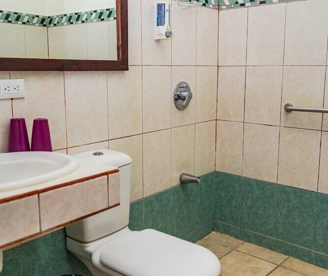 غرفة قياسية ثلاثية, Giada