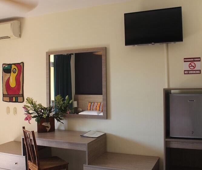 غرفة قياسية ثلاثية, Giada