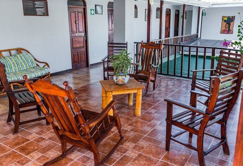 غرفة قياسية ثلاثية, Giada