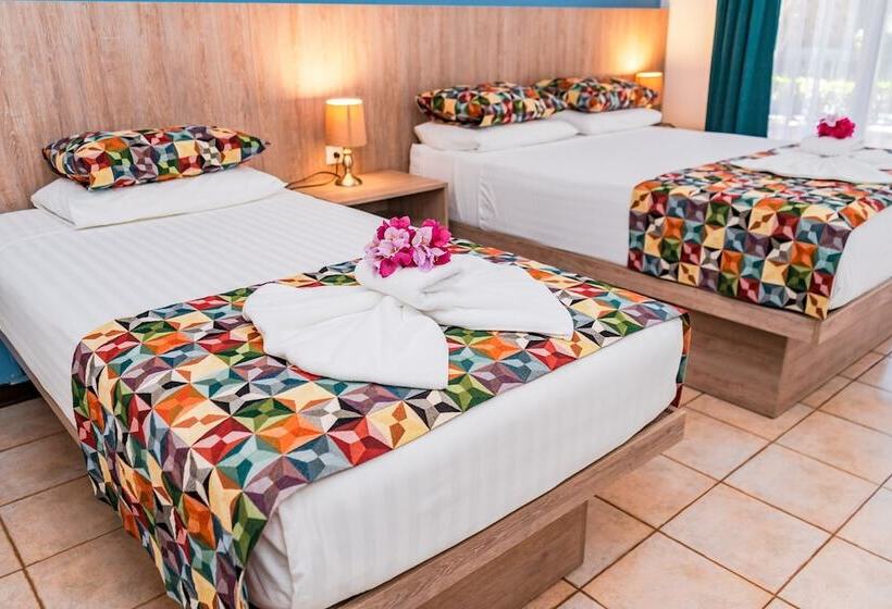 غرفة قياسية ثلاثية, Giada