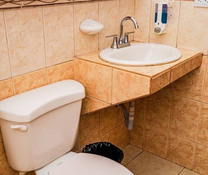 غرفة قياسية رباعية, Giada