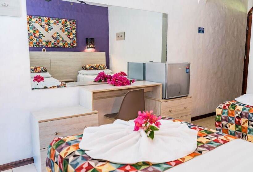 غرفة قياسية مطلّة علي حمام السباحة, Giada