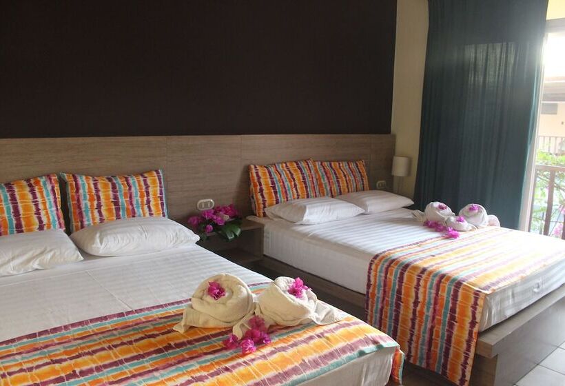 غرفة رباعية قياسية بإطلالة على المسبح, Giada