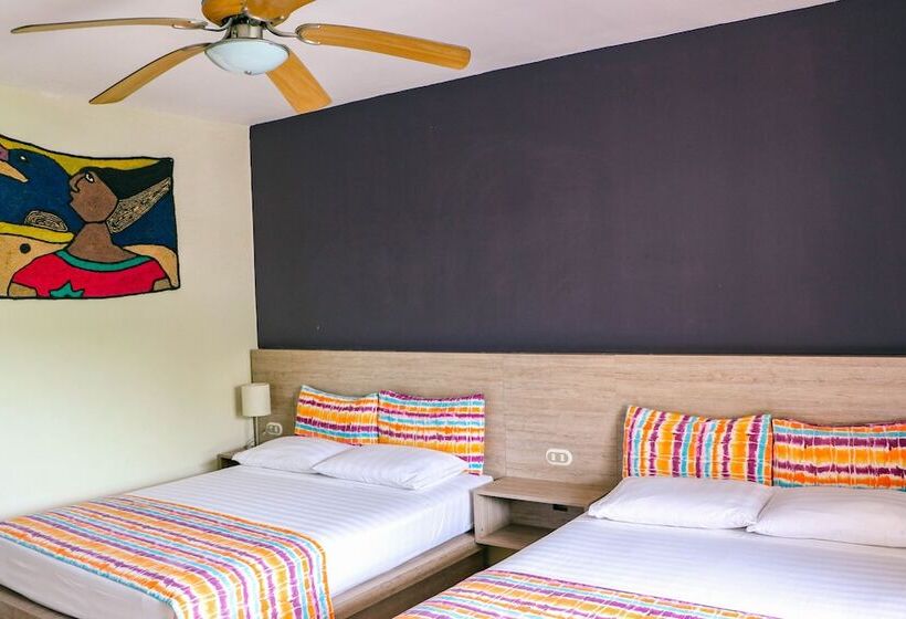 غرفة رباعية قياسية بإطلالة على المسبح, Giada