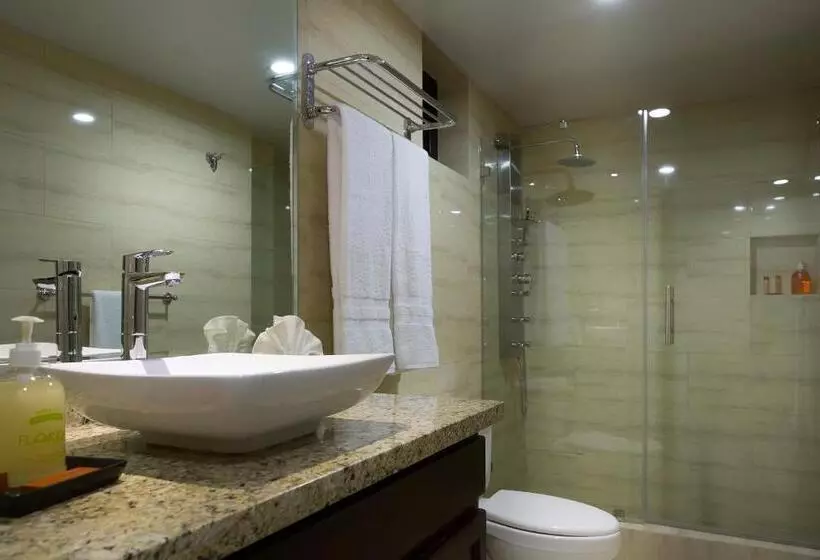 سوئیت مستر, Plaza Florida Suites
