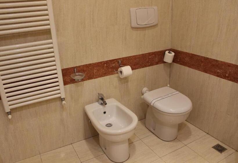 חדר סטנדרט, Semifonte