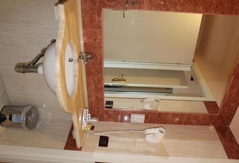 חדר סטנדרט לארבעה, Semifonte